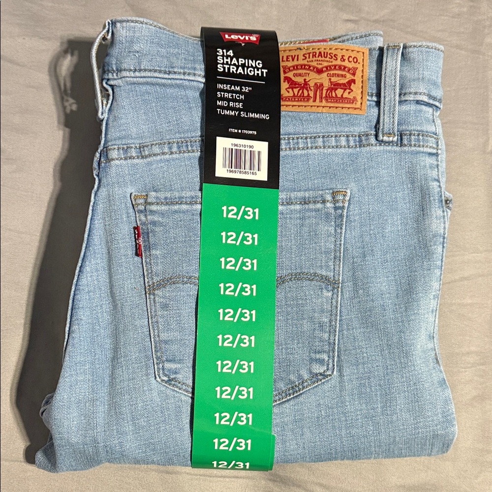 Levi's Women's Mid Rise Straight Jeans in Light Blue